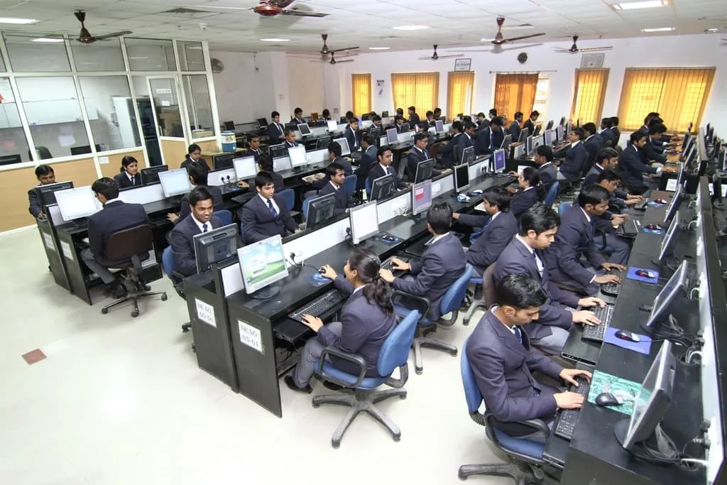 Lab, Library & academic facilities - Photo 1