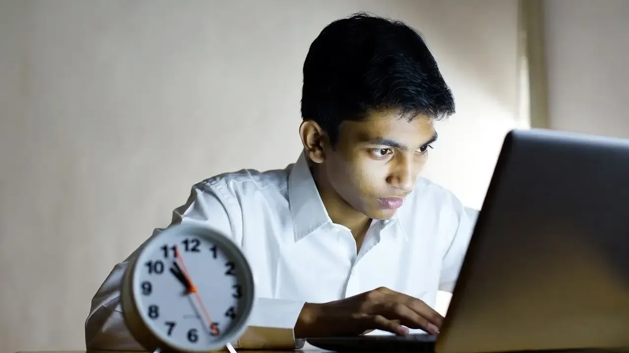 Daily 1-Hour Rule That Can Change Your Career in 6 Months