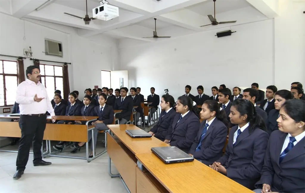 Lab, Library & academic facilities - Photo 2