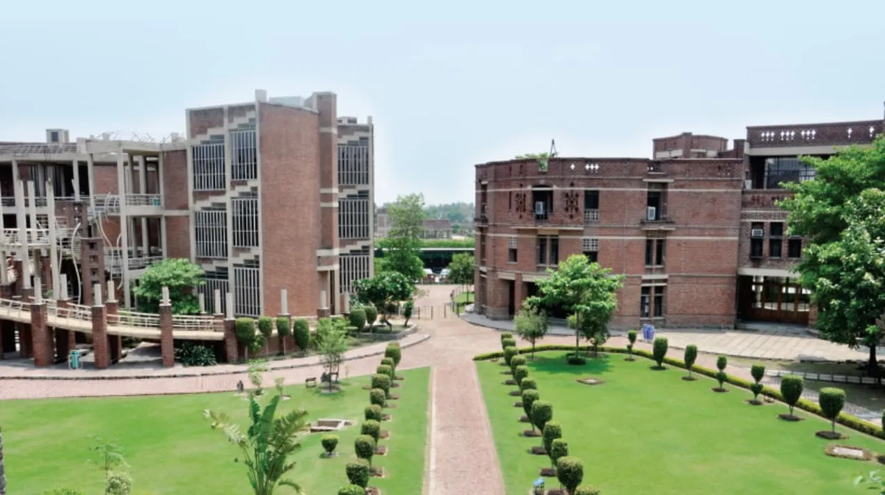 Campus & infrastructure - Photo 1