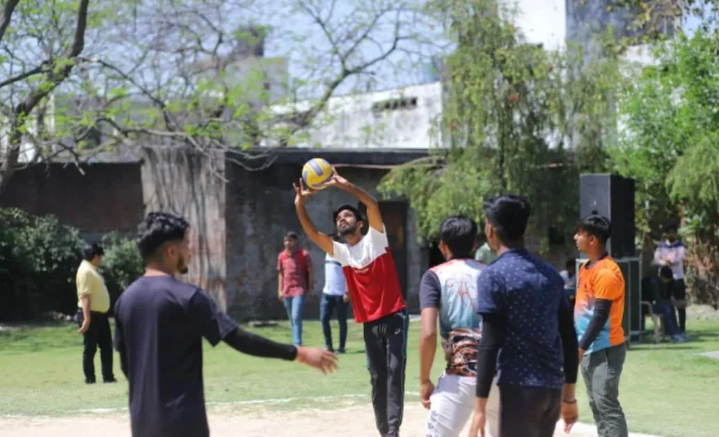 Hostel & sports facilities - Photo 1