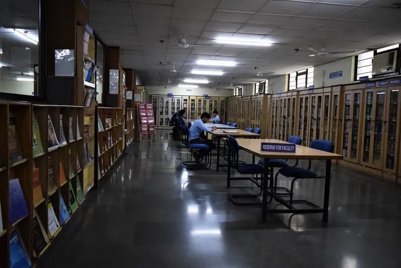 Lab, Library & academic facilities - Photo 1