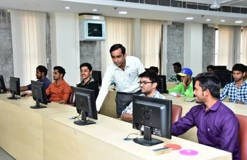 Lab, Library & academic facilities - Photo 10