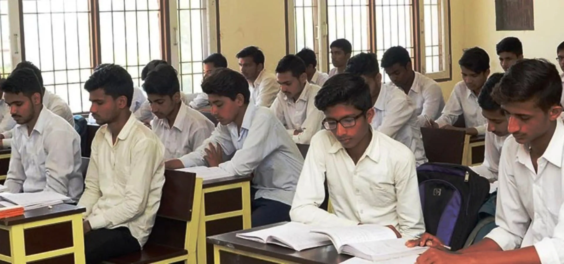 Dayanand Yadav Law College