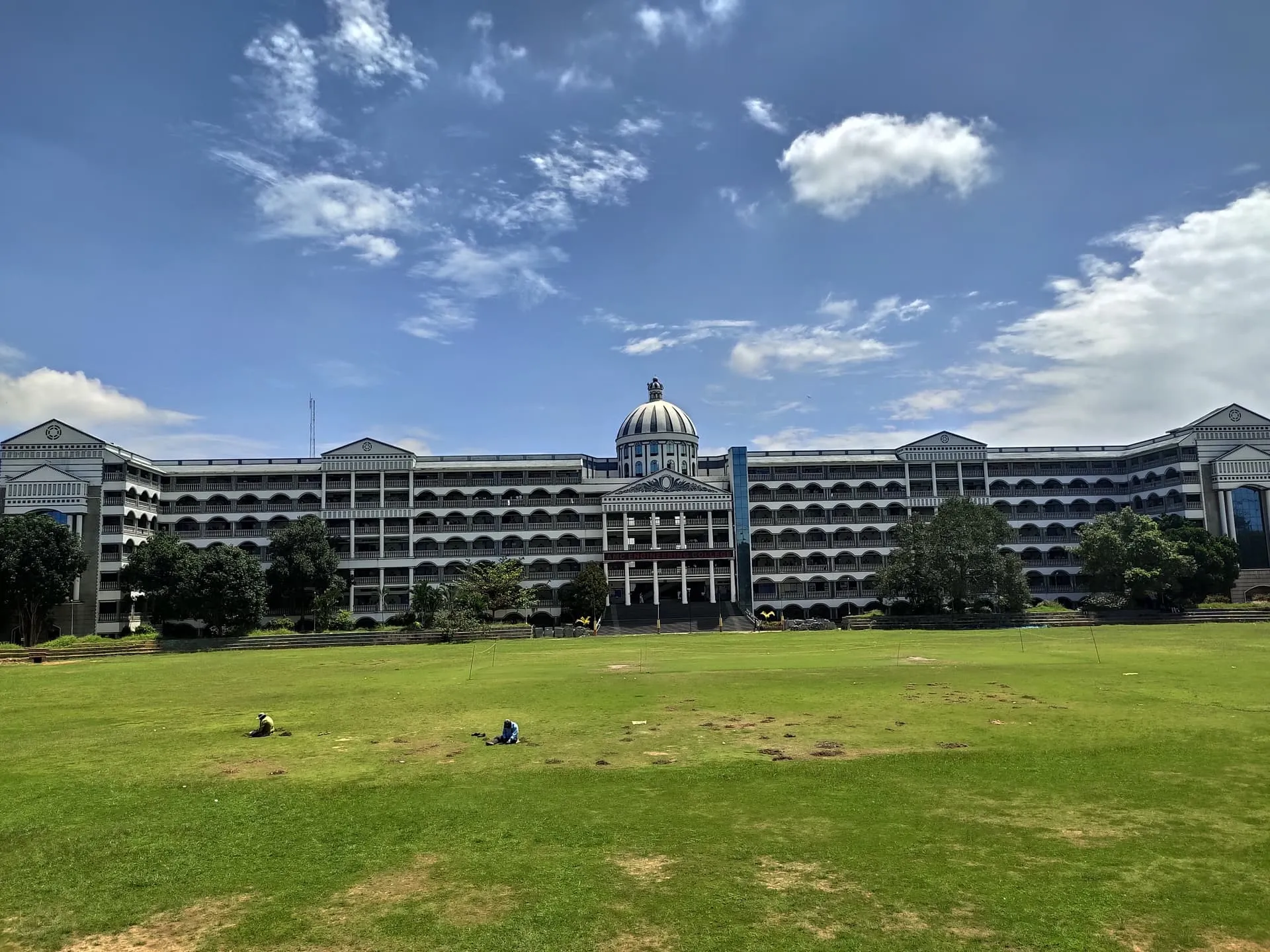Campus - Photo 1