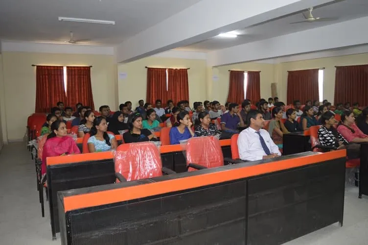 Lab, Library & academic facilities - Photo 5