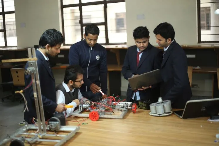Lab, Library & academic facilities - Photo 3