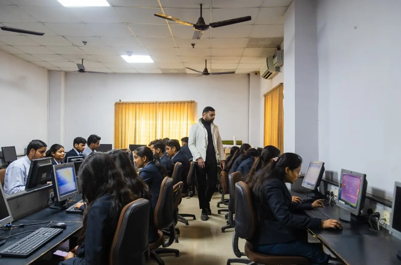 Lab, Library & academic facilities - Photo 8