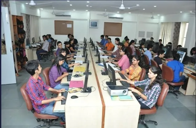 Lab, Library & academic facilities - Photo 6