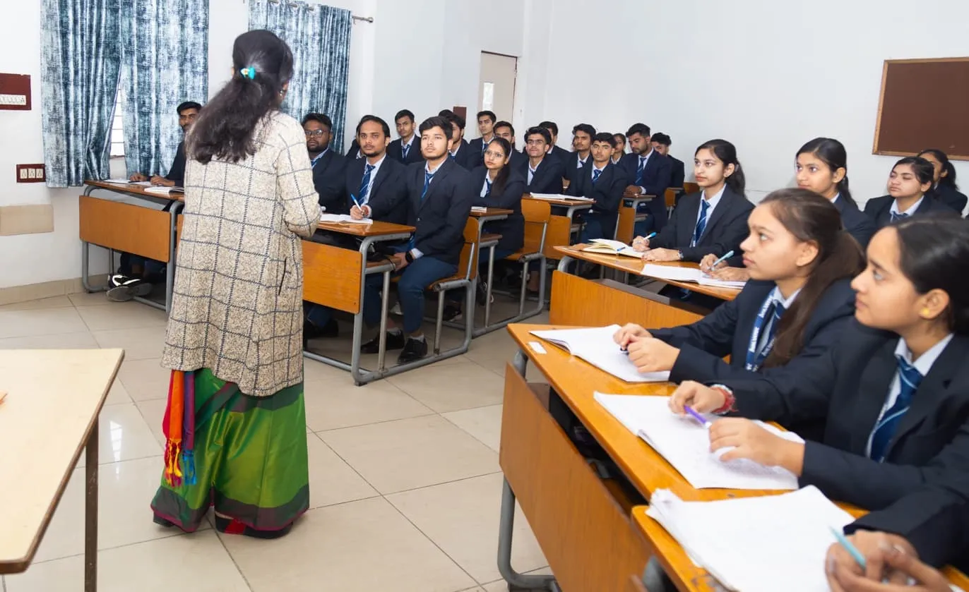 Lab, Library & academic facilities - Photo 12