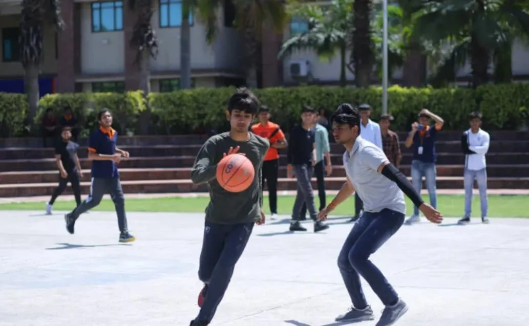 Hostel & sports facilities - Photo 2