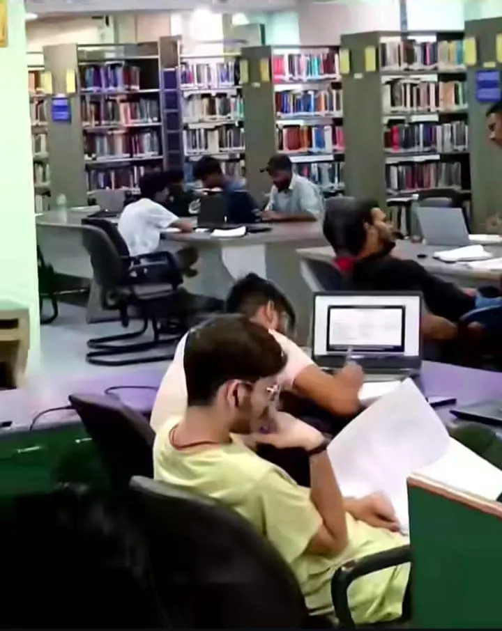 Lab, Library & academic facilities - Photo 12