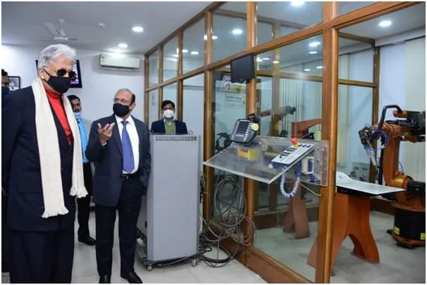 Lab, Library & academic facilities - Photo 3
