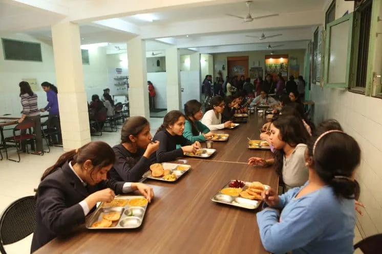 Hostel & sports facilities - Photo 1
