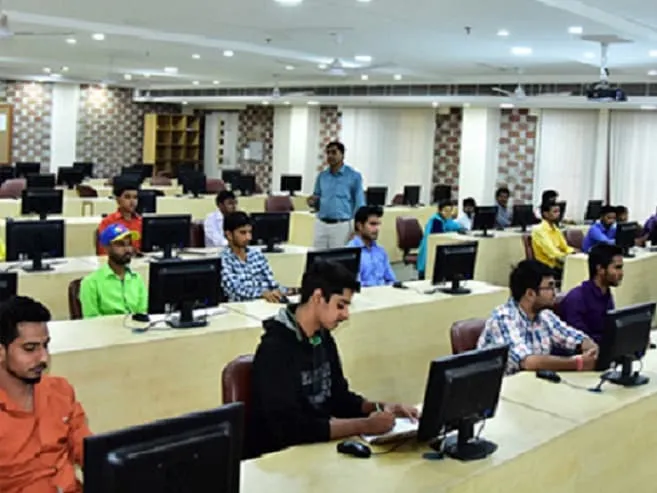 Lab, Library & academic facilities - Photo 13