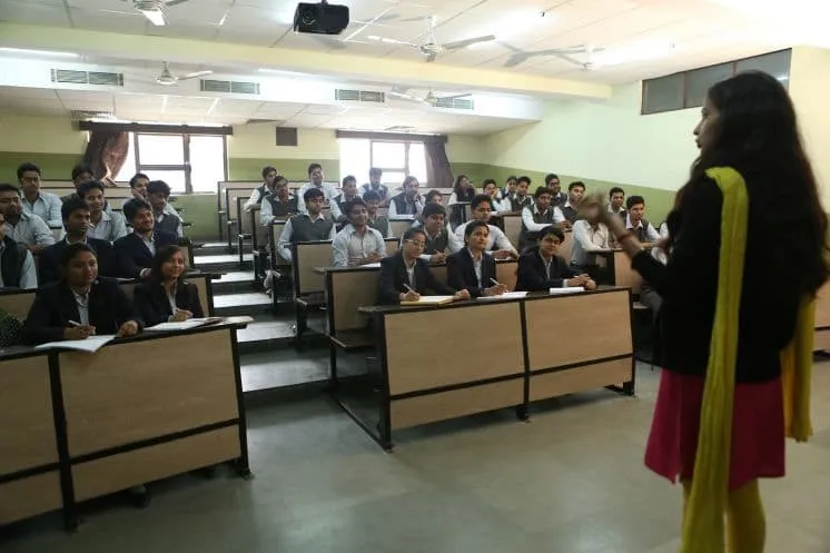 Lab, Library & academic facilities - Photo 2