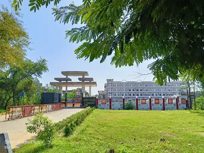 Campus - Photo 1