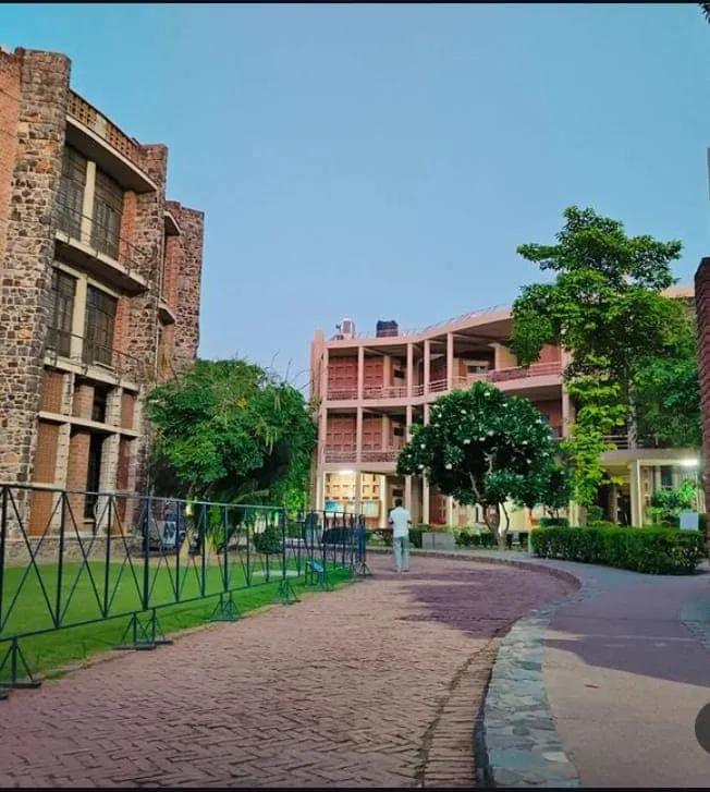 Campus & infrastructure - Photo 4