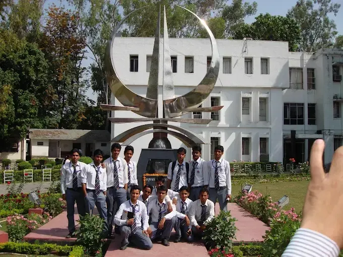 Campus - Photo 3