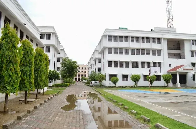 Campus - Photo 5